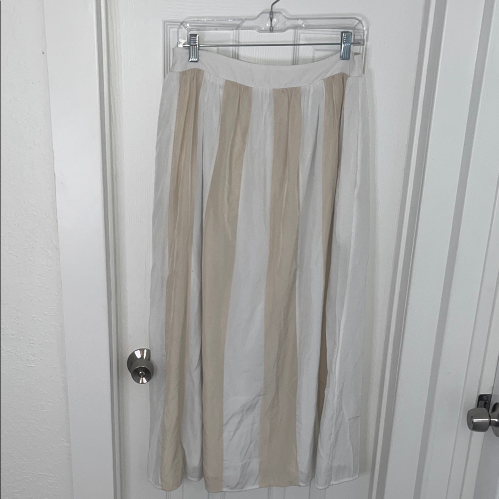 Chic Beige and White Maxi Skirt